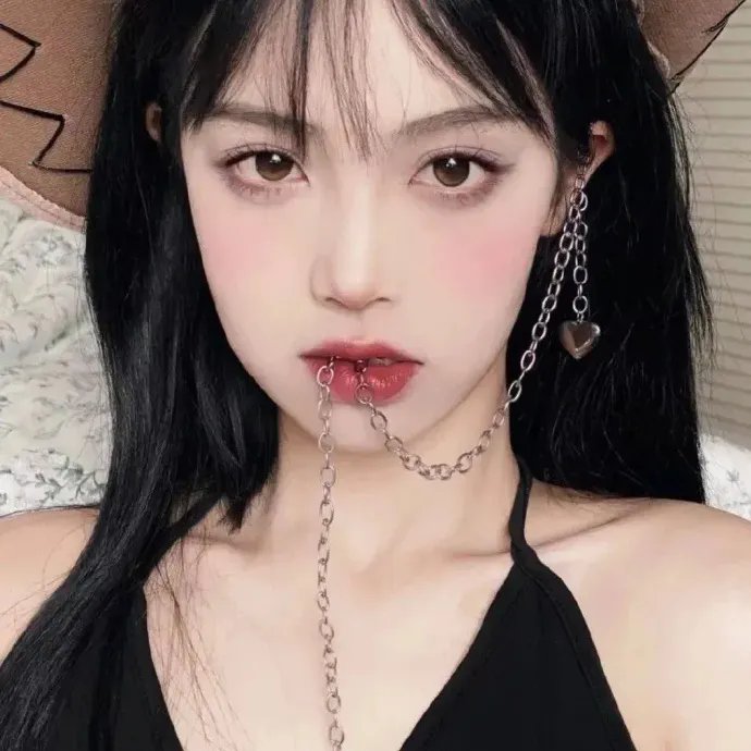 以她之名换脸后我手撕白莲花